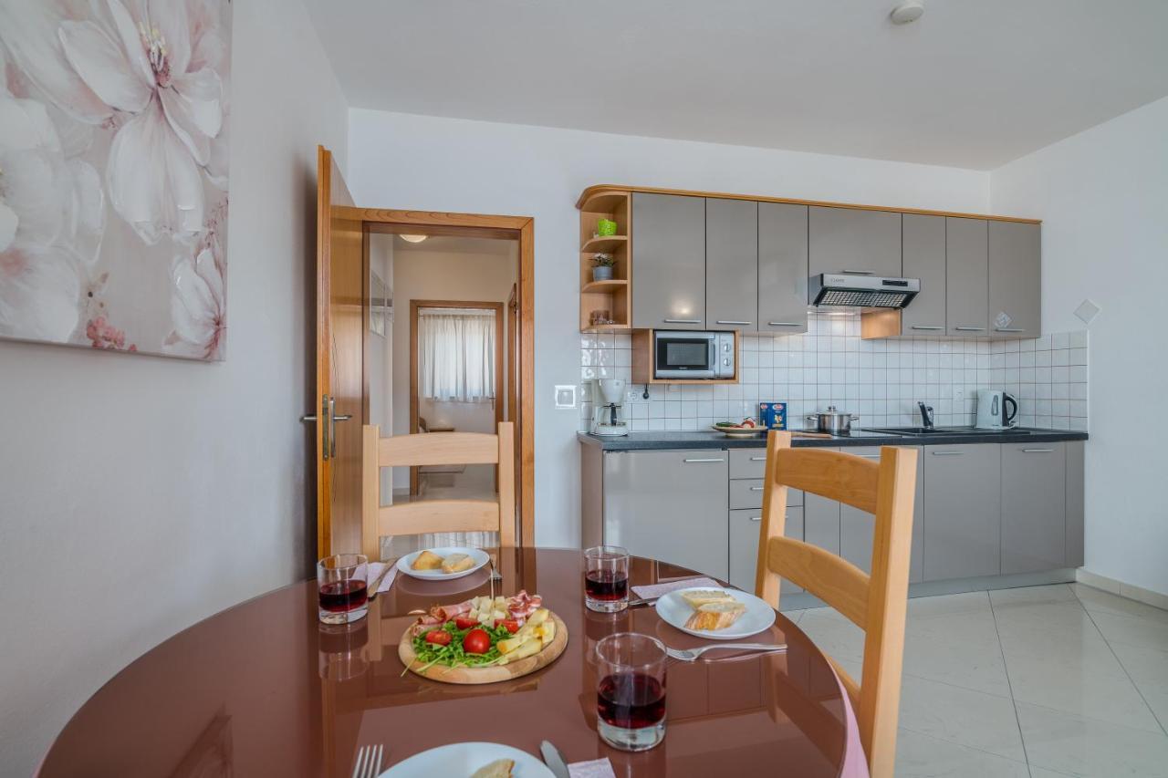 Apartments Kvarner Malinska Exterior foto